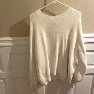 Beautiful white loose fit sweater! Size M